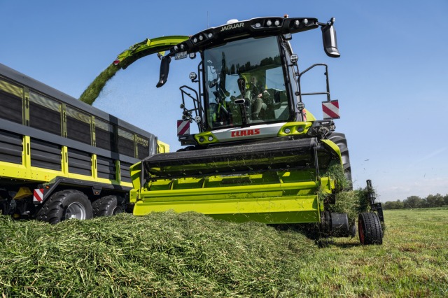 【スマート技術も進化　北の大規模農業を支える最新農業機械】MSK農機 広い作業幅で高能率 クラースJAGUAR1100